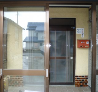 玄関ドア交換工事のリフォーム前画像